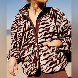 BNWOT FREE PEOPLE HIT THE SLOPES ZEBRA PRINTED FLEECE JACKET